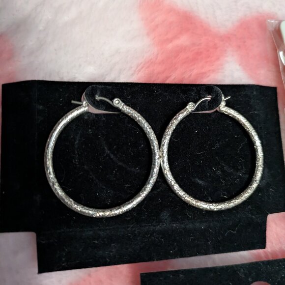 ~Earring bundle - Picture 4 of 4